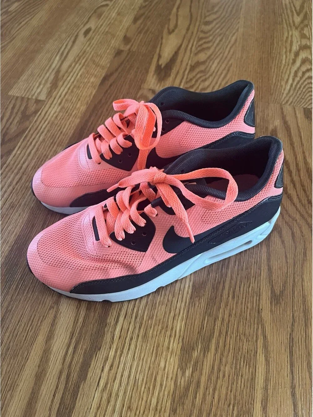 Nike Air Max 90 Ultra 2.0. Size 5Y or Women’s 6.5.